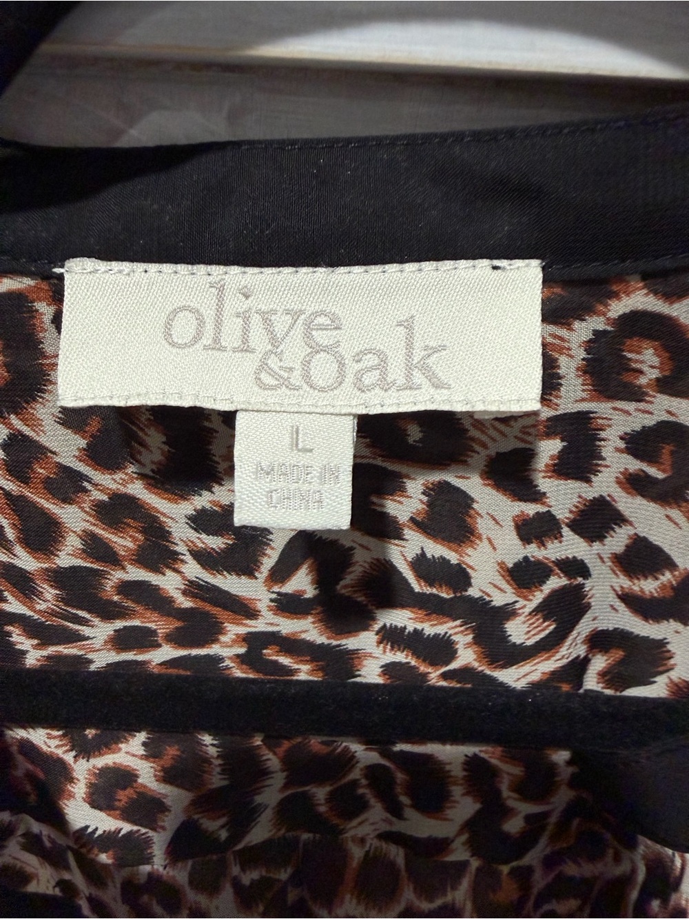 Olive & Oak Leopard Print Blouse in Black and Brown - Picture 3 of 6